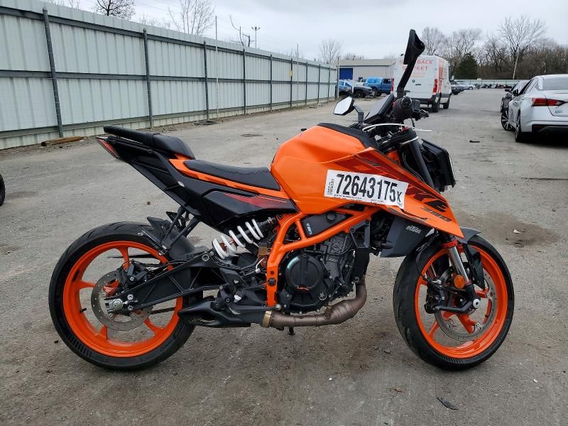 2025 KTM 390 Duke