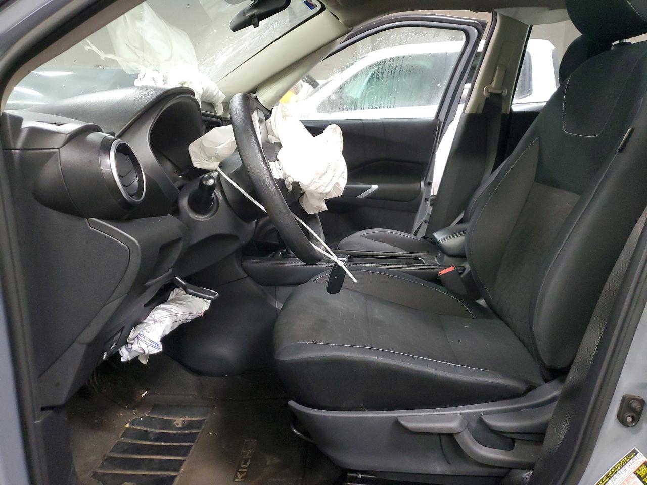 2023 Nissan Kicks sv