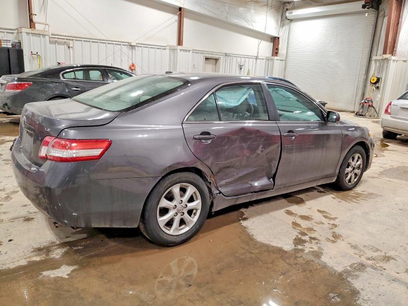 2011 Toyota Camry le