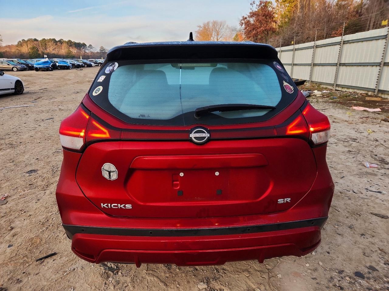 2023 Nissan Kicks sr