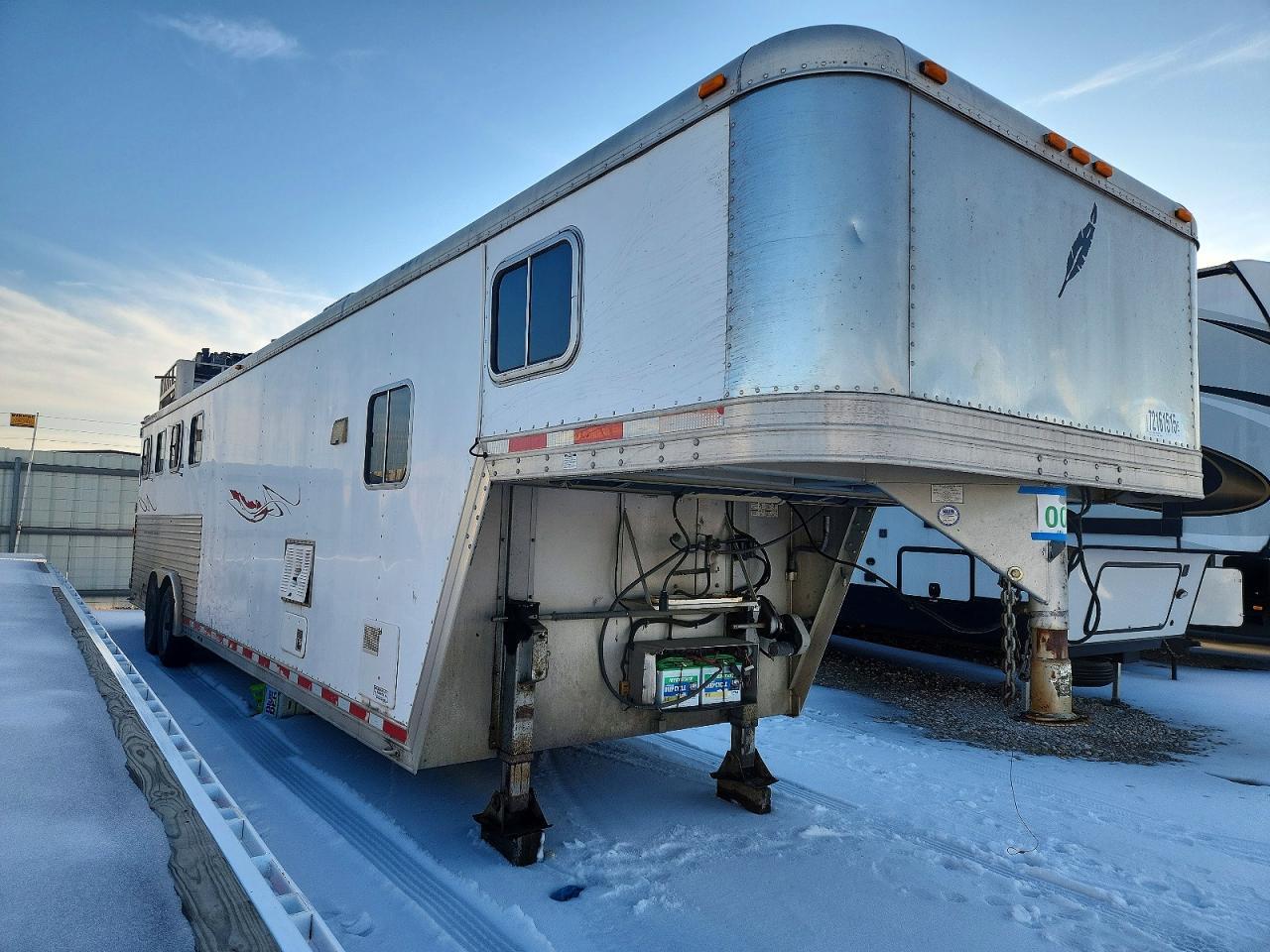 2005 Featherlite Horsetrl