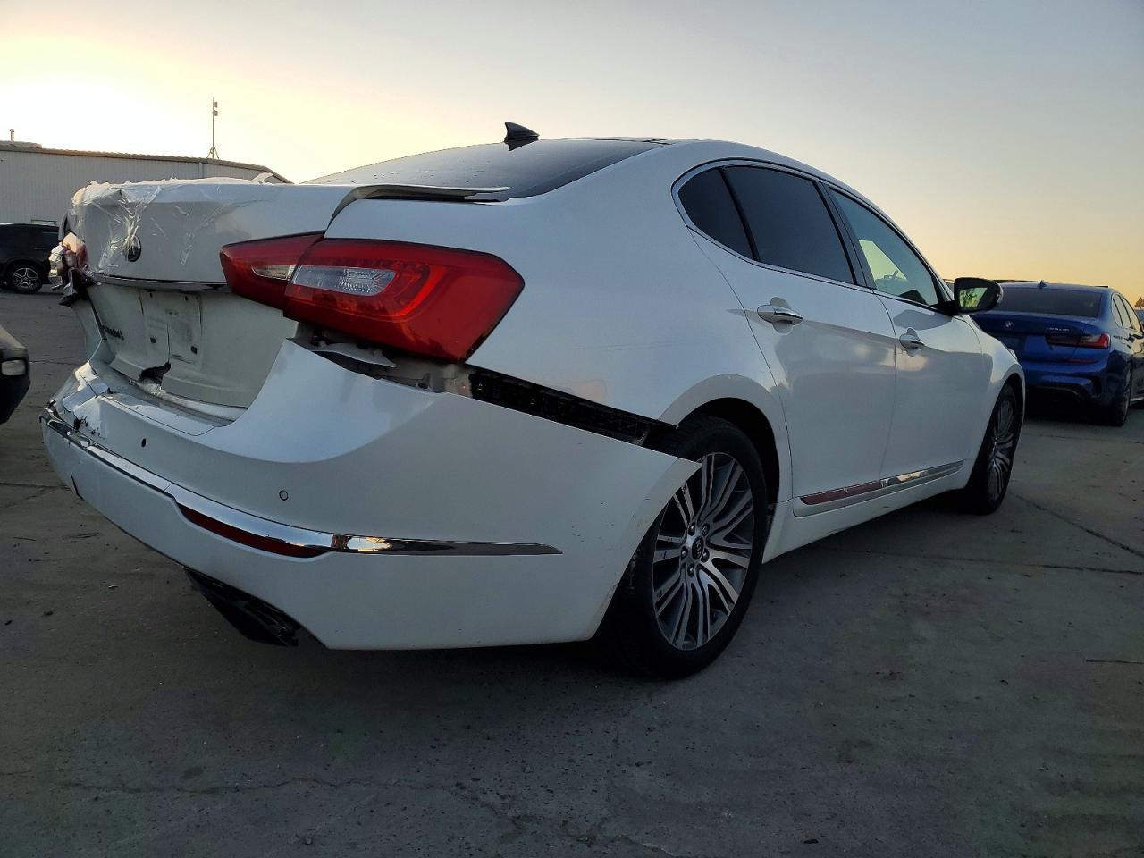 2014 KIA Cadenza Premium