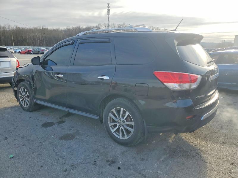 2016 Nissan Pathfinder sv