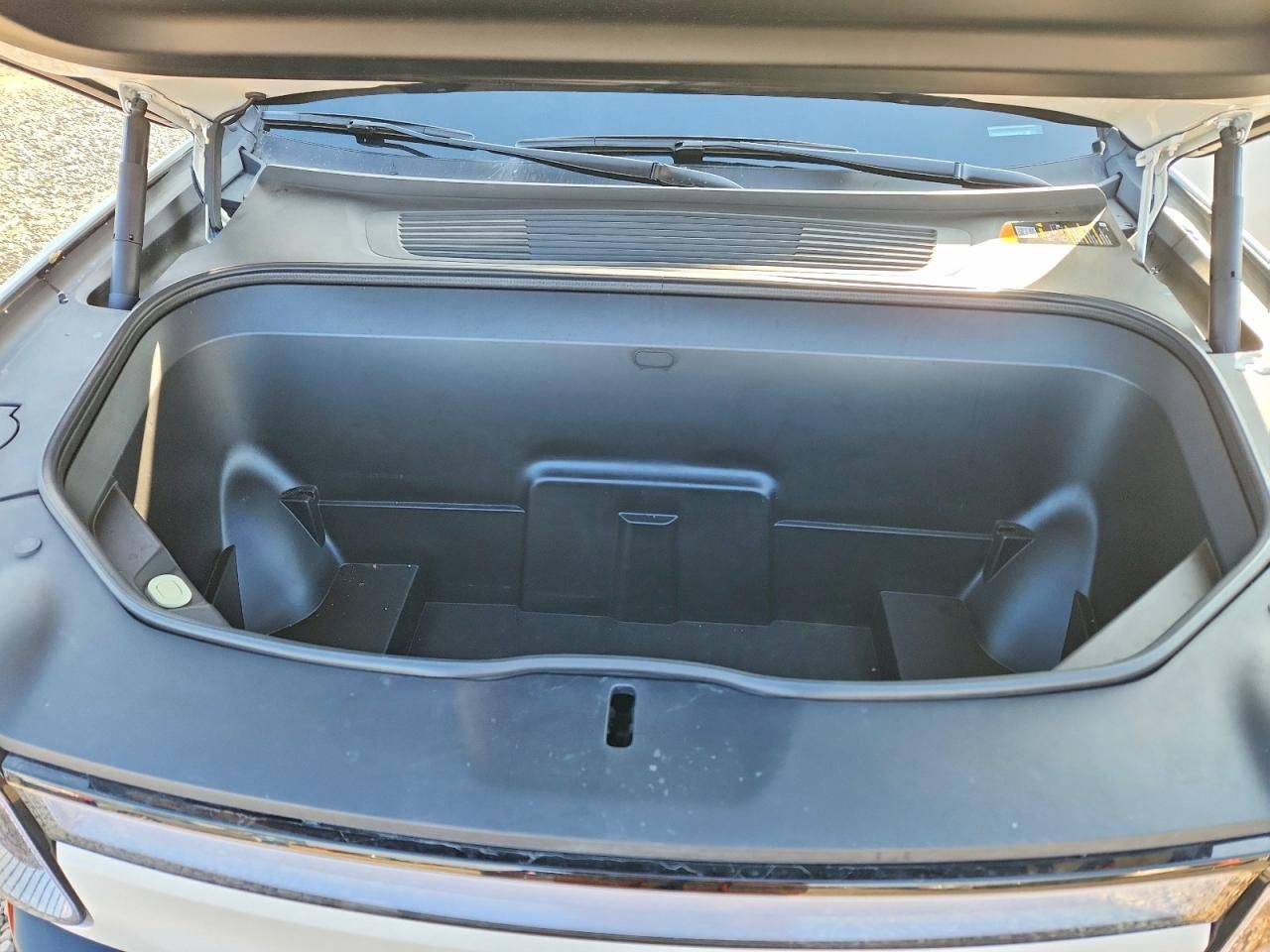 2024 Rivian R1S Adventure