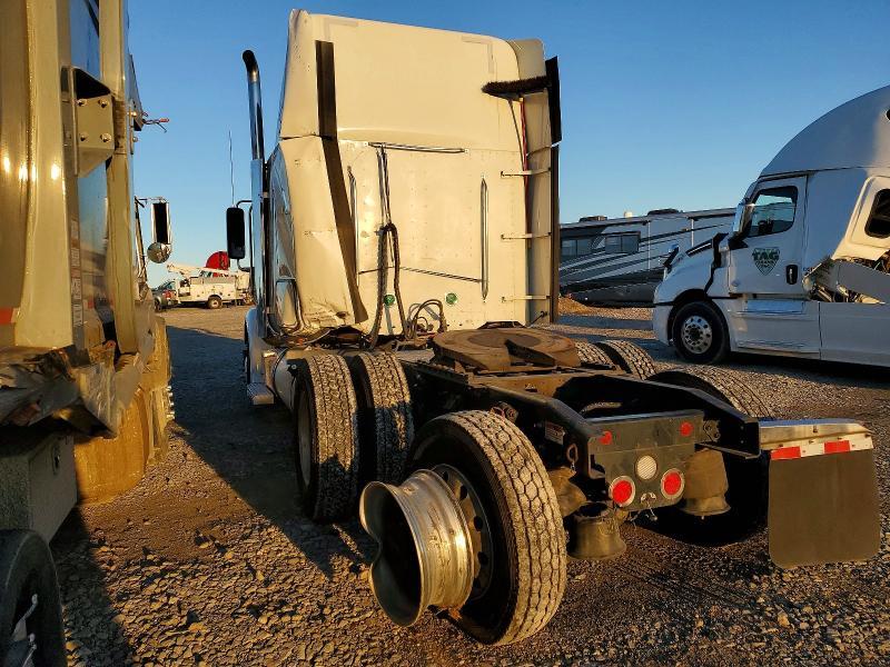 2020 Freightliner Conventional Coronado 132