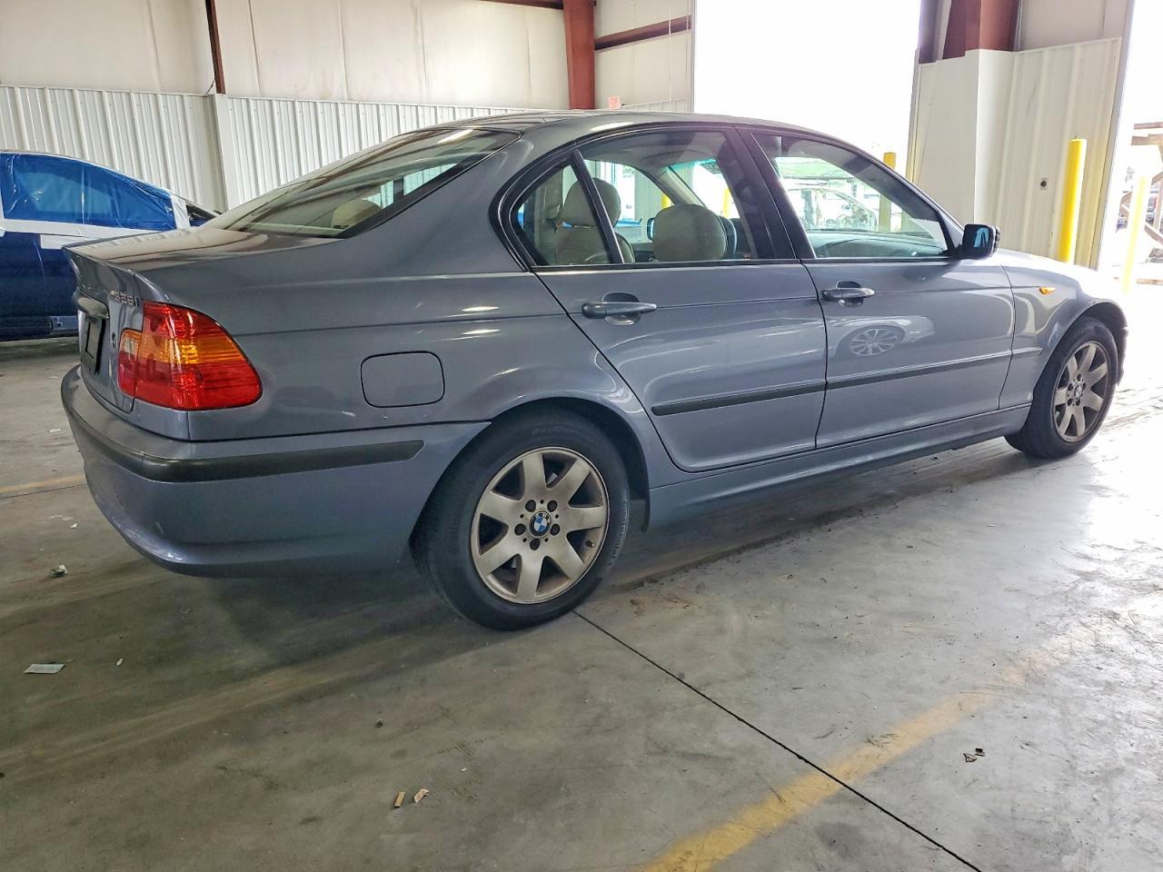 2002 BMW 325 i
