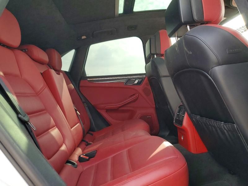 2016 Porsche Macan Turbo