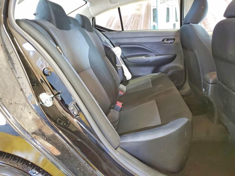 2025 Nissan Versa sv