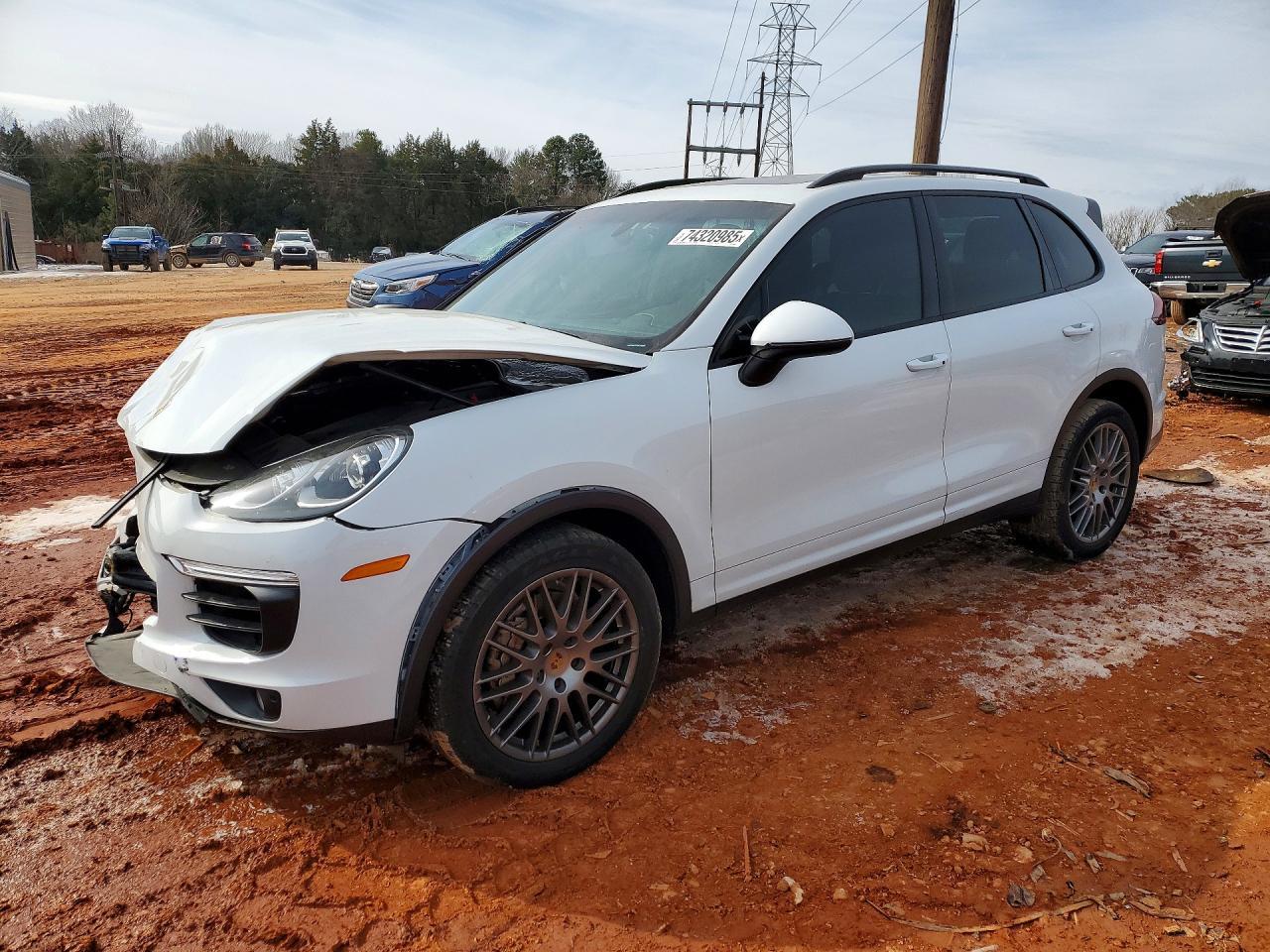 2016 Porsche Cayenne s