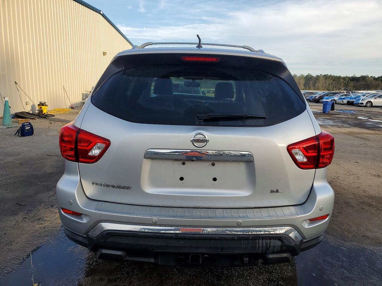 2017 Nissan Pathfinder s