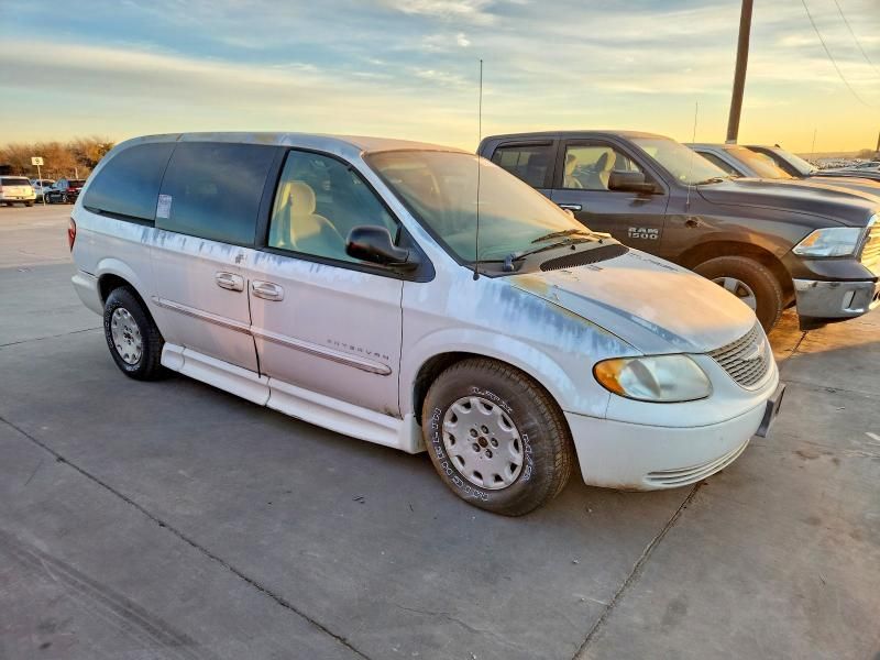 2002 Chrysler Town & Country lx