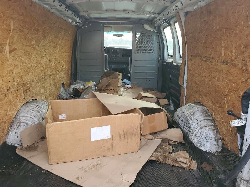 2014 GMC Savana 2500 Delivery van