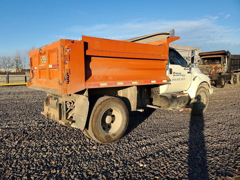 2006 Ford F750 Super Duty Dump Truck