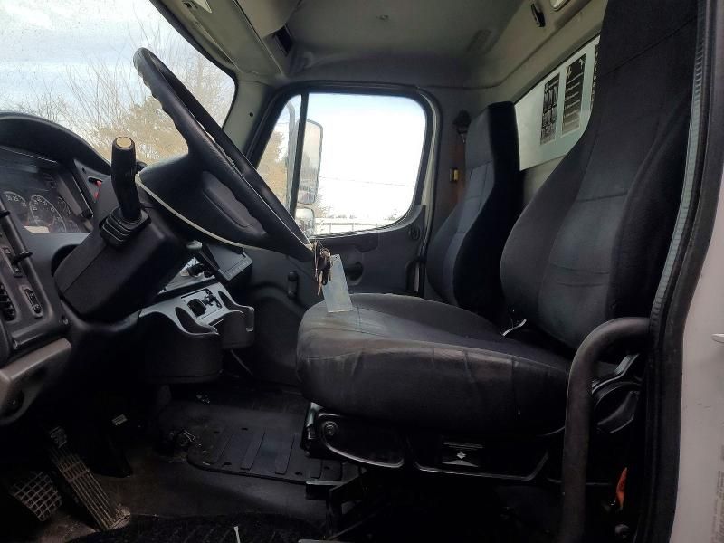 2016 Freightliner Business Class M2 box Truck