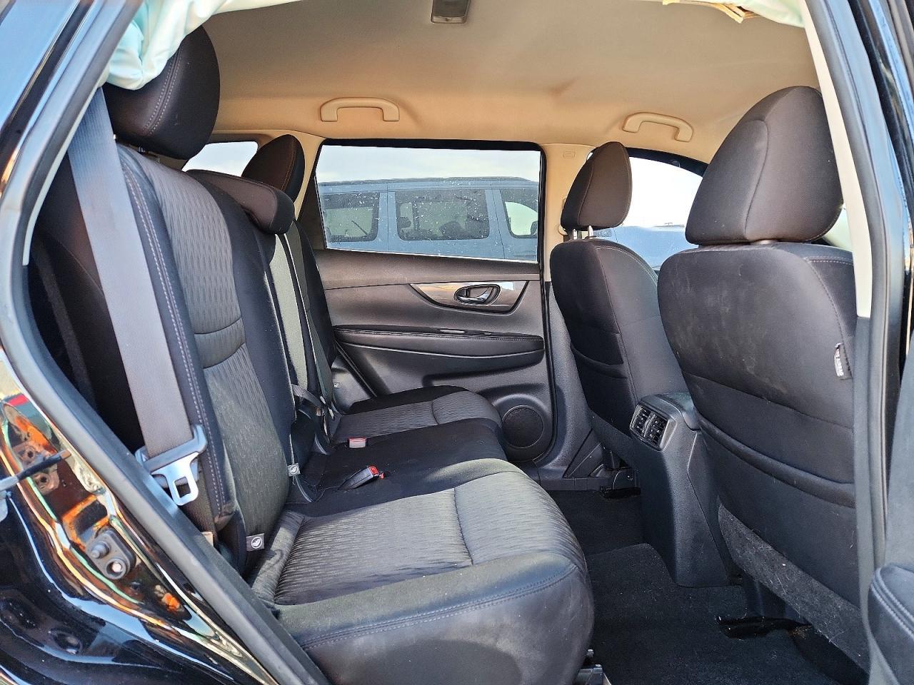 2017 Nissan Rogue sv