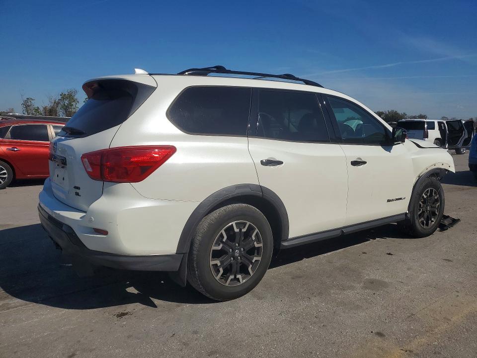 2019 Nissan Pathfinder sl