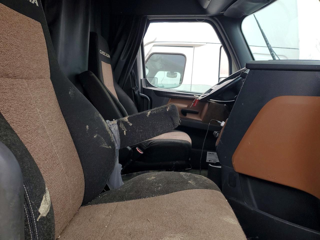 2018 Freigliner 2018 Freightliner Cascadia 126 Semi Truck