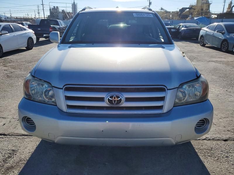 2004 Toyota Highlander Base