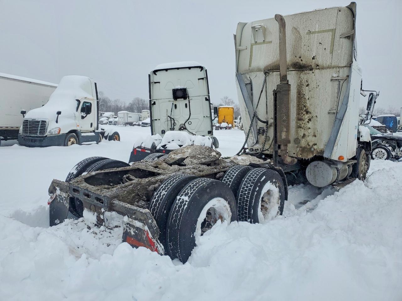 2007 Freigliner 2007 Freightliner Columbia 120 Semi Truck