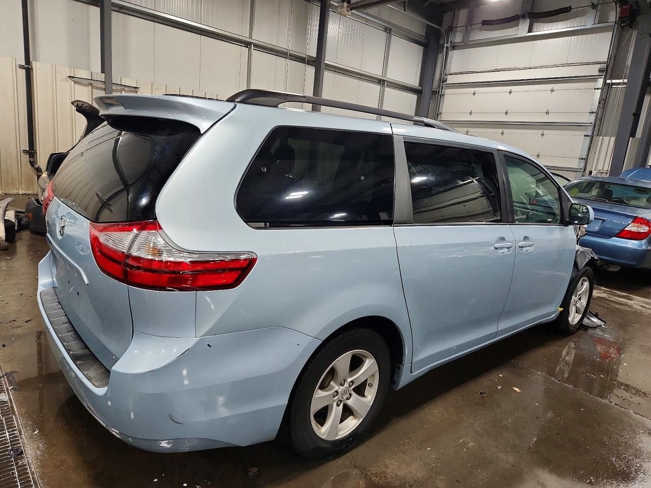 2017 Toyota Sienna le