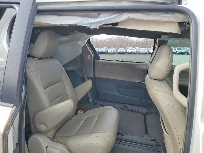 2016 Toyota Sienna xle