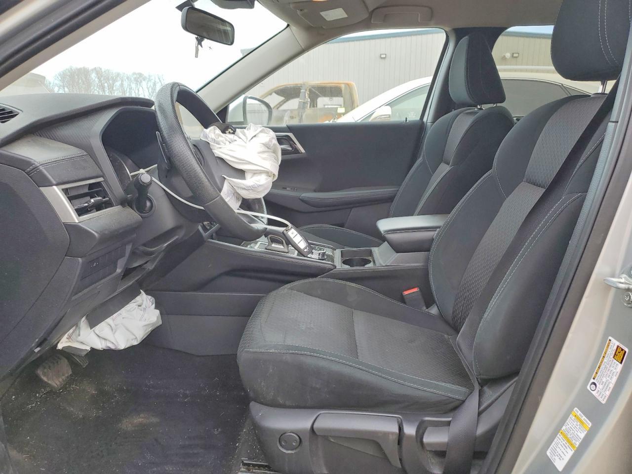 2024 Mitsubishi Outlander es