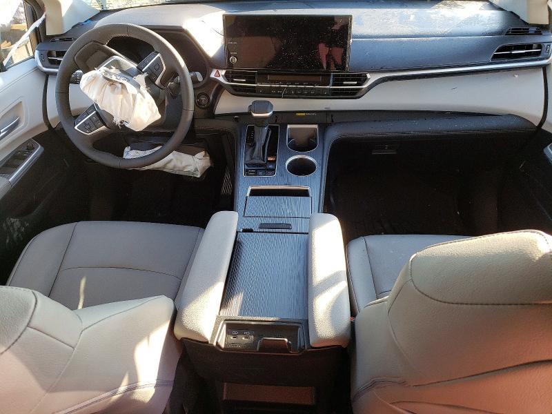 2025 Toyota Sienna xle 8-passenger