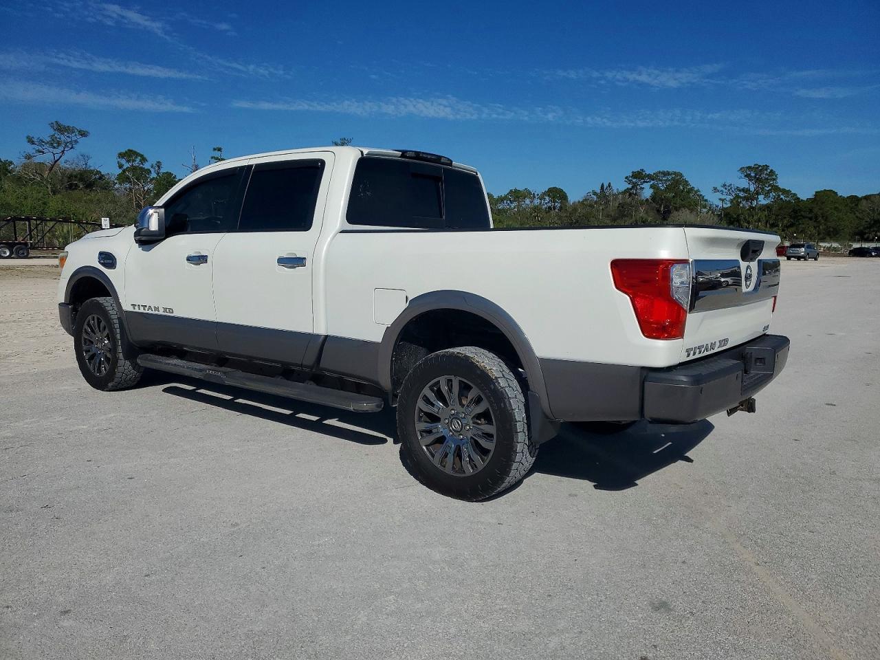 2016 Nissan Titan XD SL