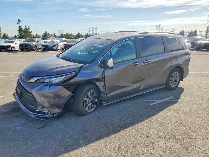 2023 Toyota Sienna xle 8-passenger