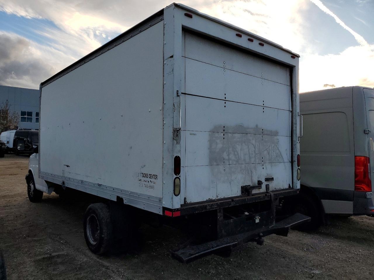 2006 GMC Savana BOX Truck