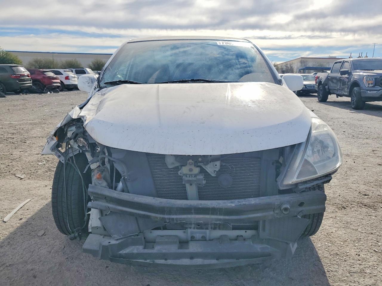 2012 Niss Versa s
