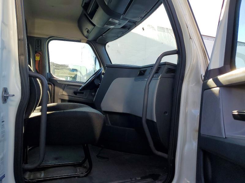2018 Freightliner Cascadia 126 Semi Truck