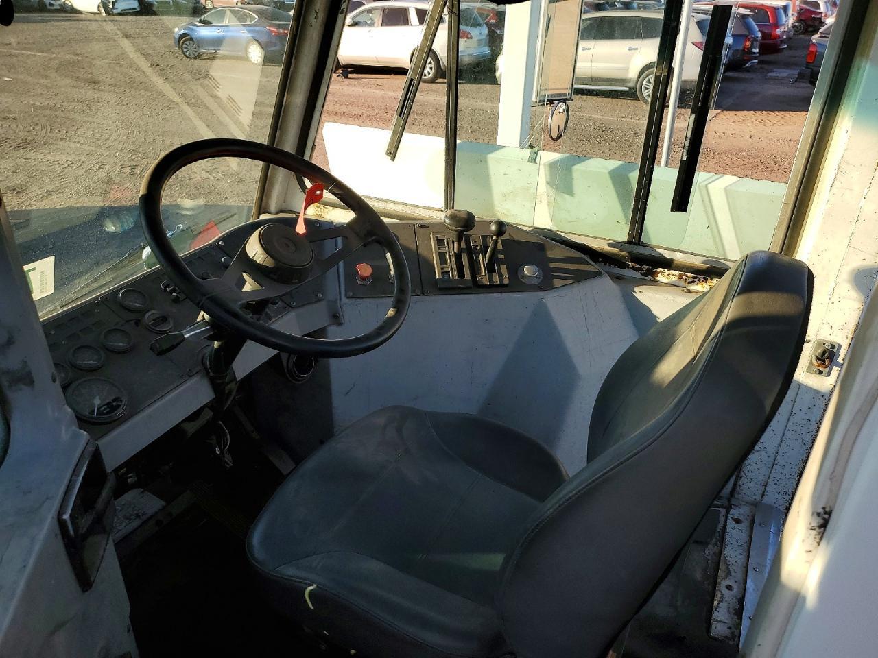 2010 Ottawa Yard Tractor 2009 Otta Tractor