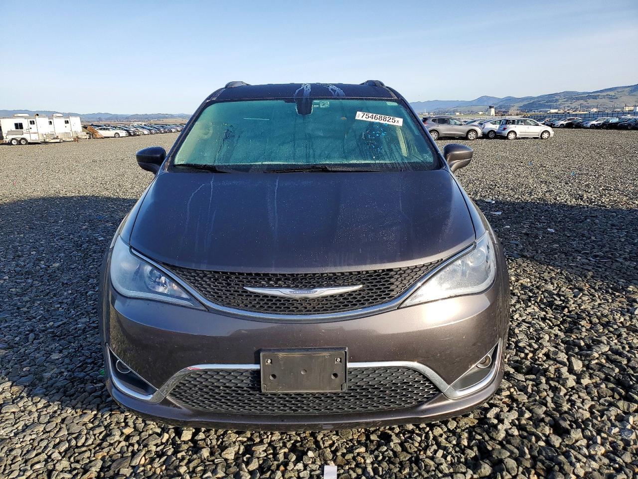 2017 Chrysler Pacifica Touring l