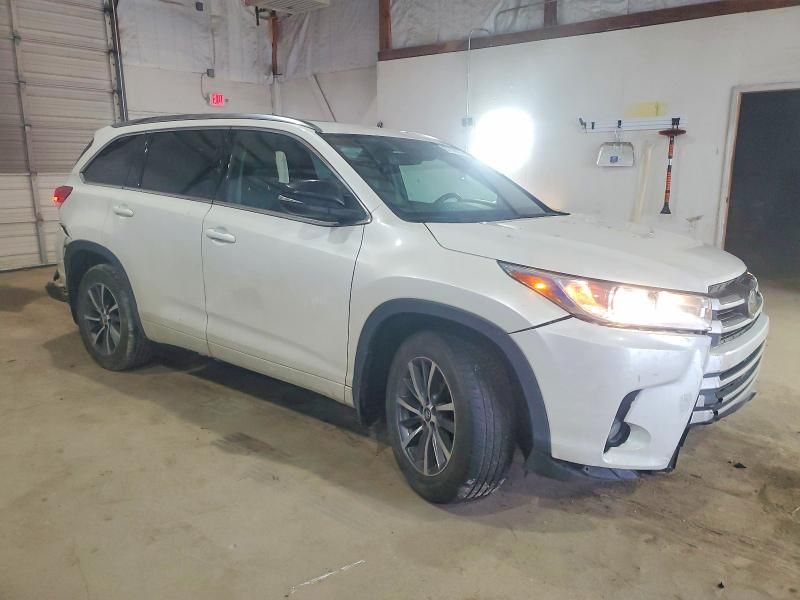 2018 Toyota Highlander se