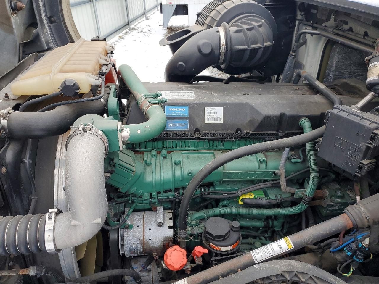 2015 Volvo VNL Semi Truck