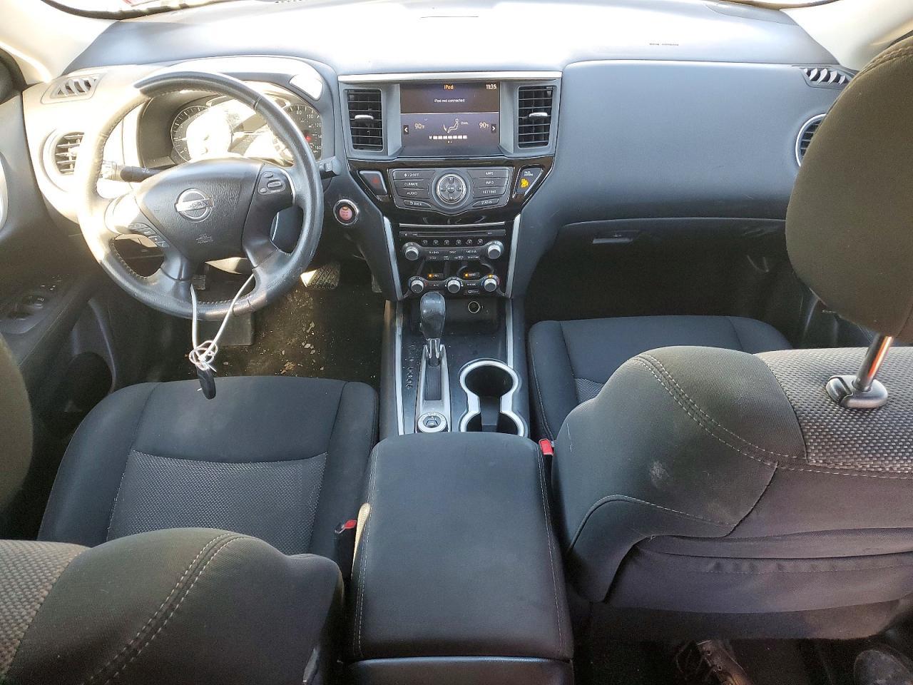 2017 Nissan Pathfinder s