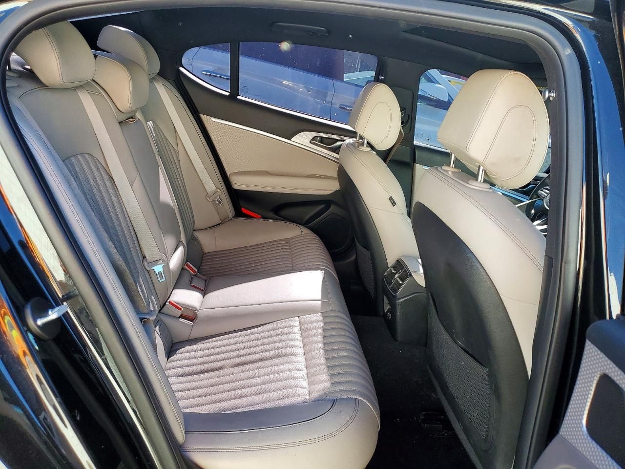 2023 Genesis G70 Base