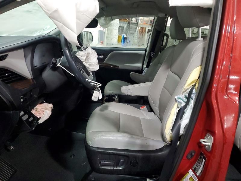 2020 Toyota Sienna xle