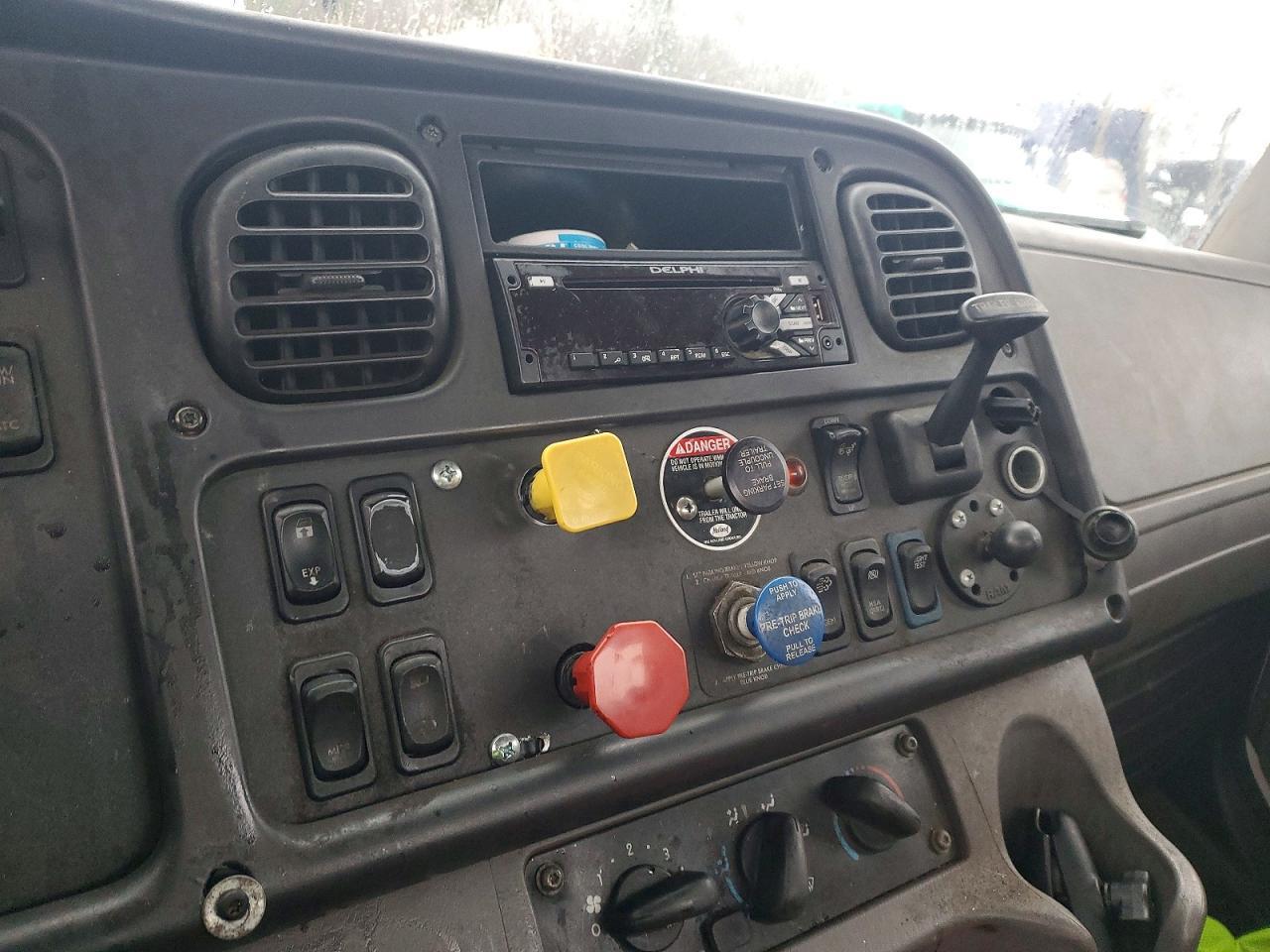 2015 Freightliner Business Class M2 Semi Truck