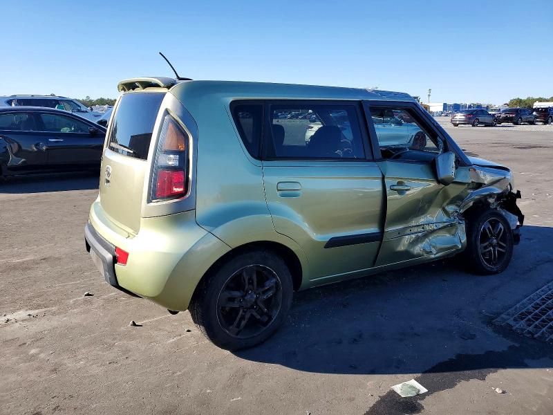 2010 KIA Soul +