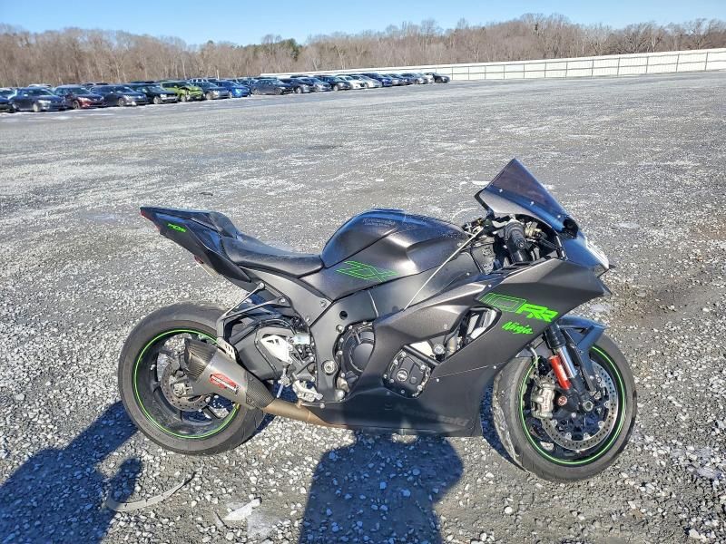 2025 Kawasaki ZX1002 T