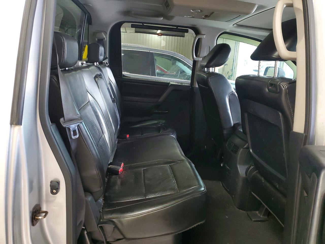 2011 Nissan Titan SV