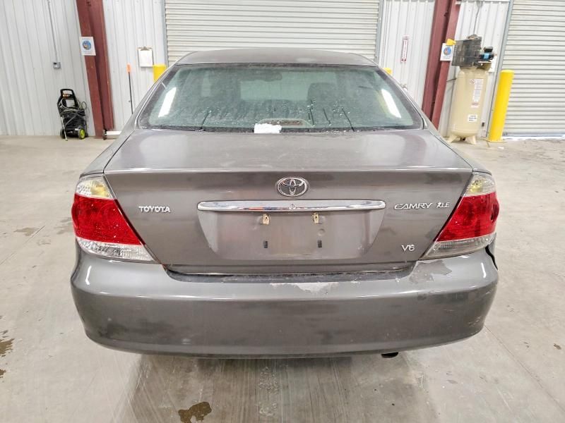 2005 Toyota Camry le
