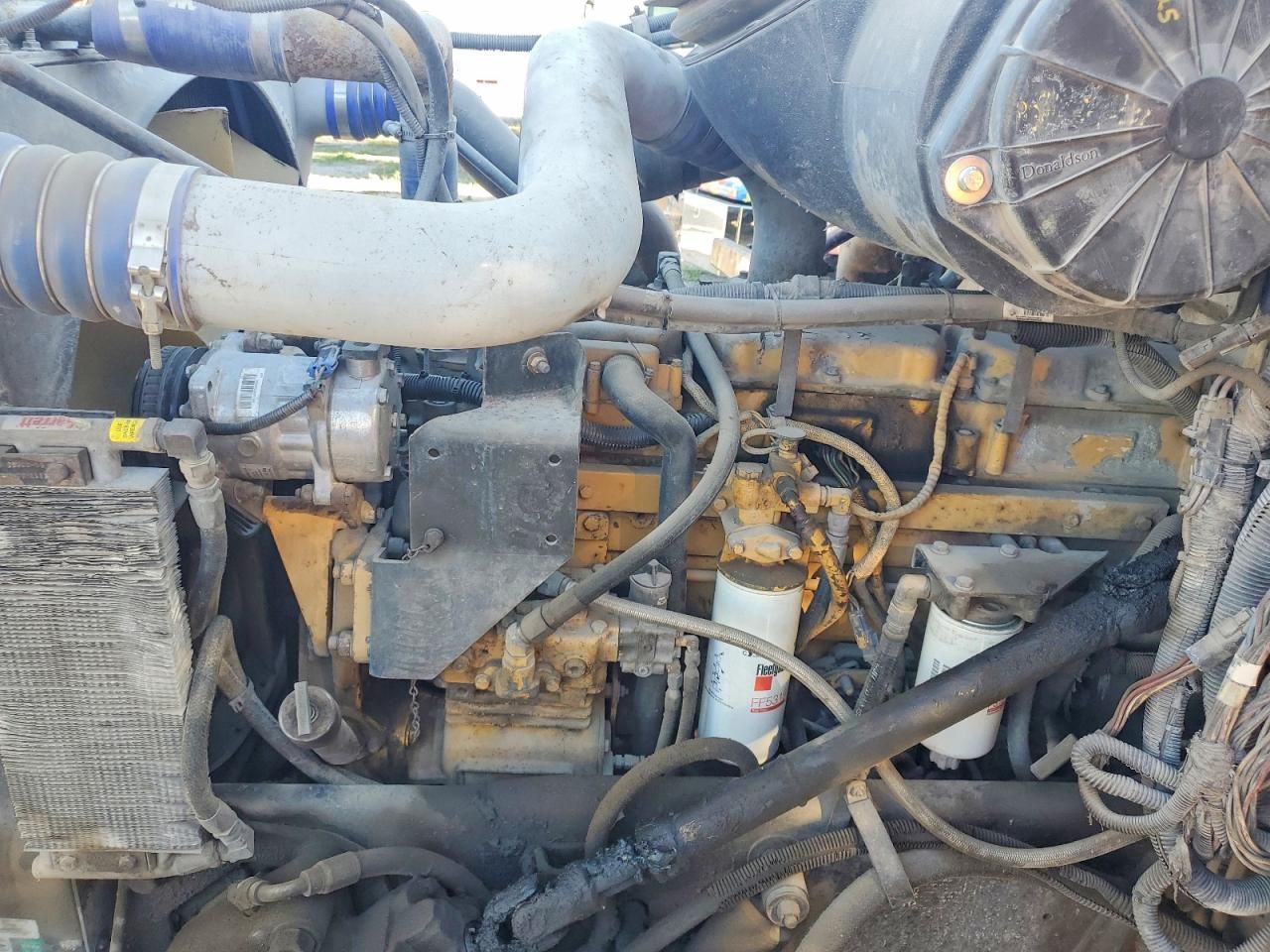 2002 Peterbilt 357 Roll-off Container Truck