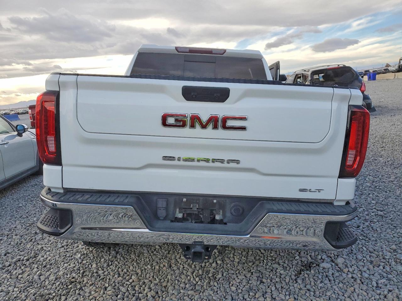 2022 GMC Sierra K1500 slt