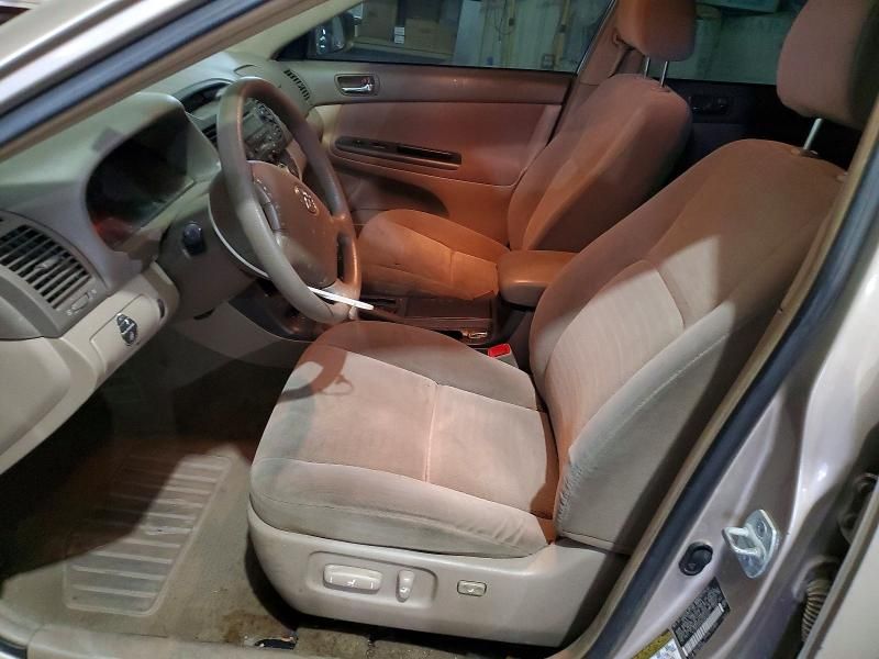 2005 Toyota Camry le