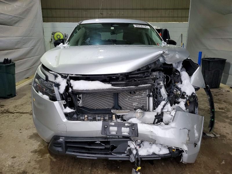 2023 Nissan Pathfinder s