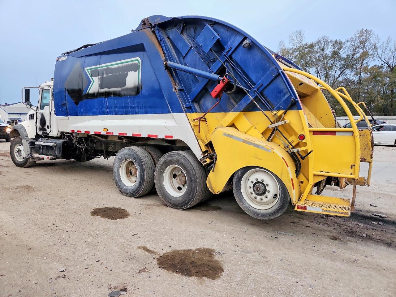 2012 Mack GU713 Refuse Truck