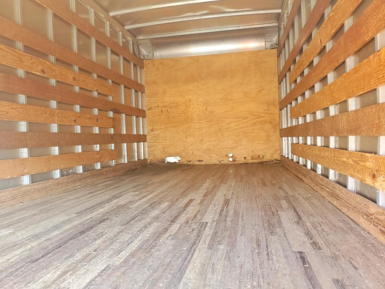 2005 Isuzu NPR HD BOX Truck